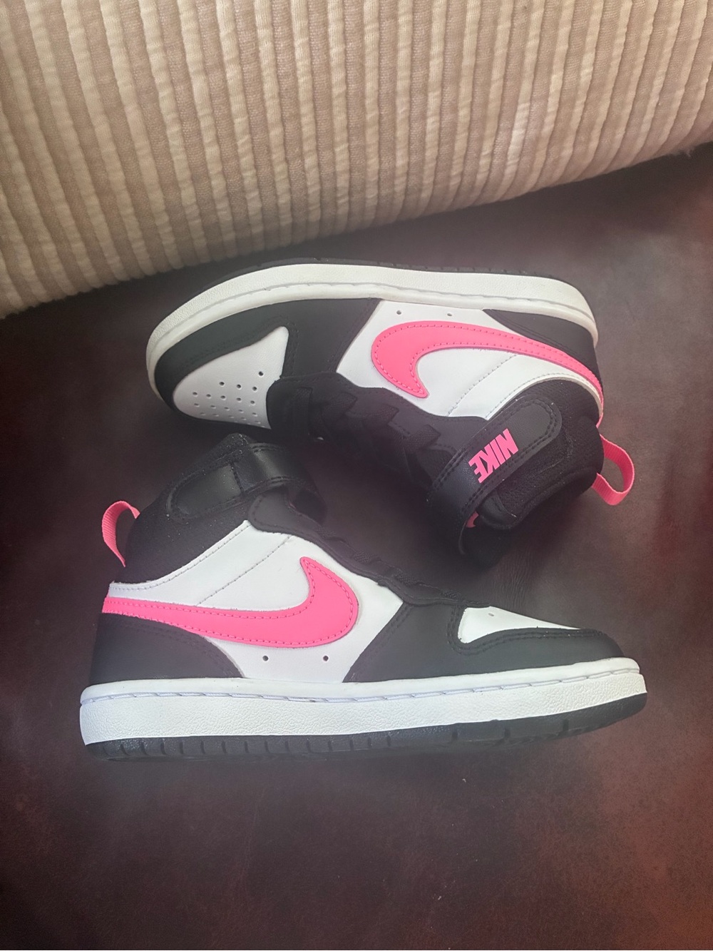 NWT Nike Kids High-Top Sneakers in Black, White & Bright Pink - Picture 5 of 8